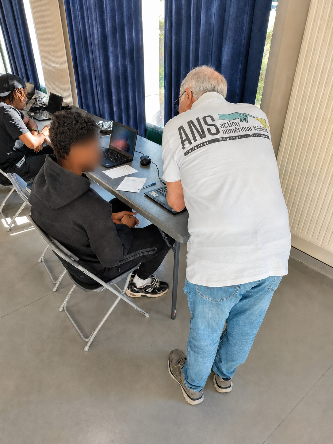 Collecte et reconditionnement solidaire de matériel informatique par Action Numérique Solidaire